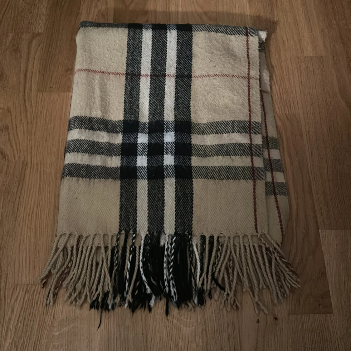 Burberry liknande halsduk 