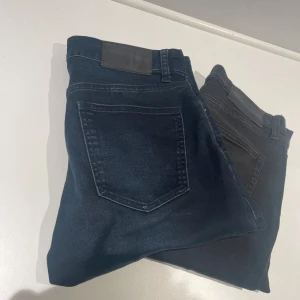 2 j Lindeberg jeans - Säljer två feta j lindejeans båda sitter slim fit och är i 9/10 sckick.