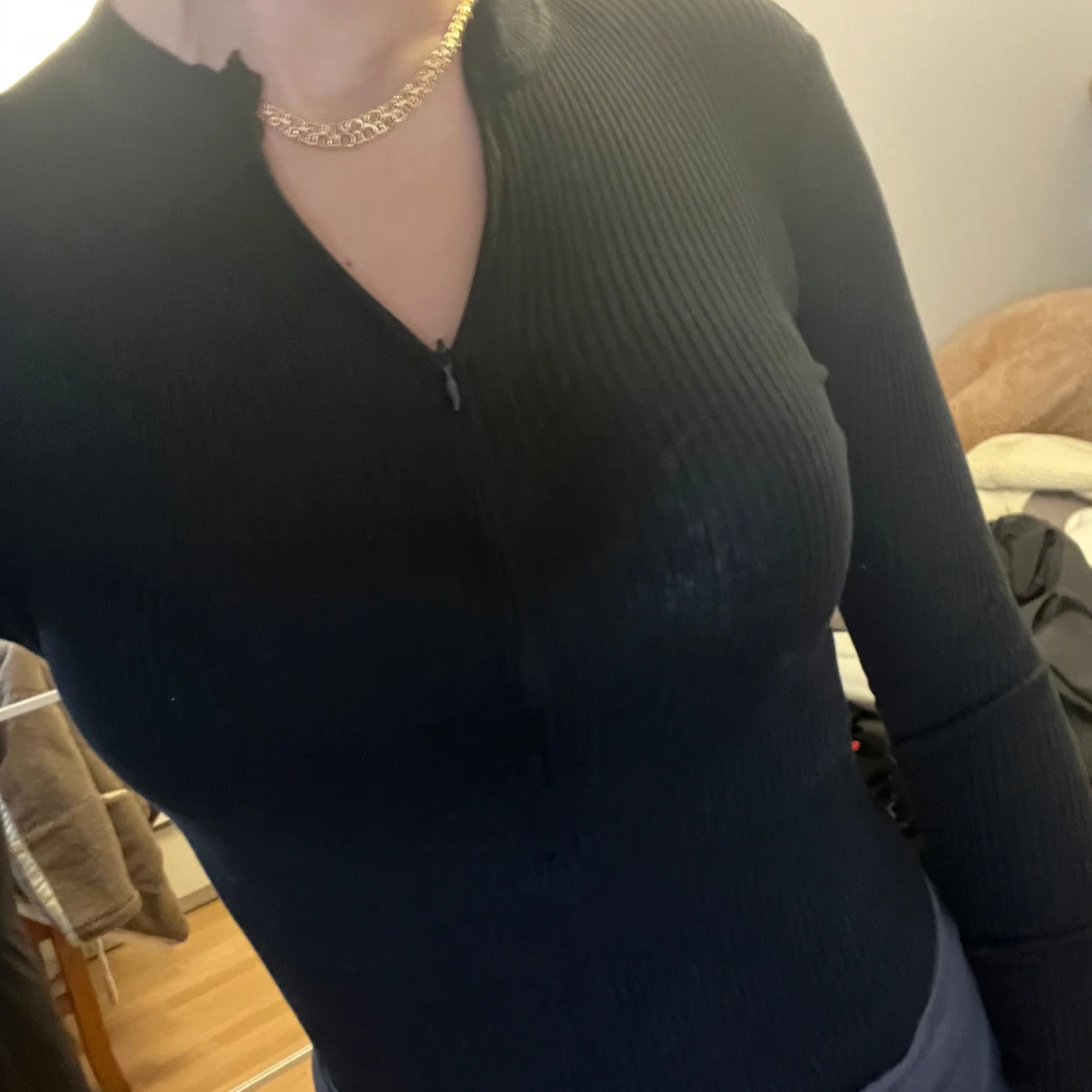 Svart ribbad body med dragkedja - 1