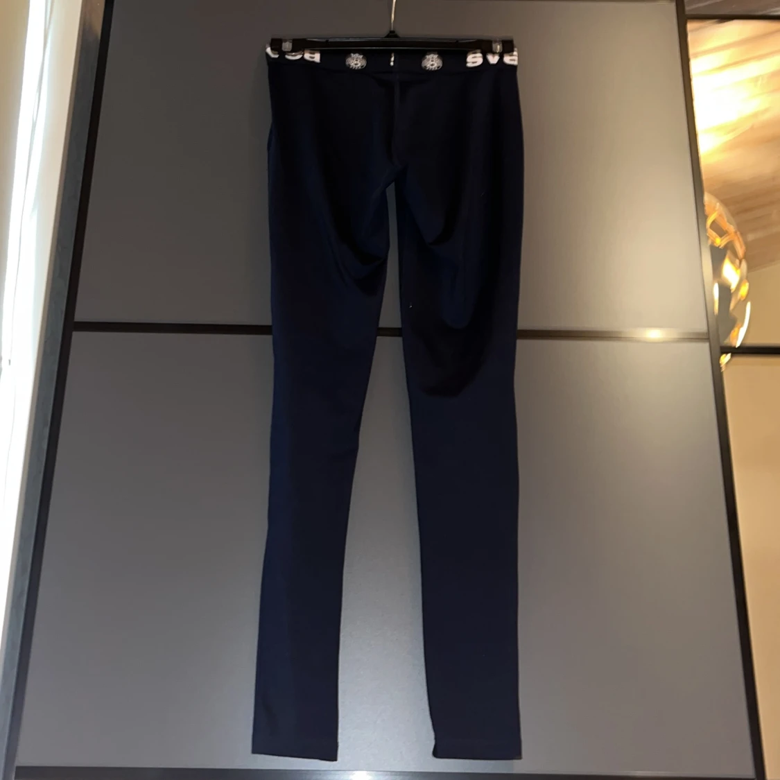 marinblå leggings från Svea - 1