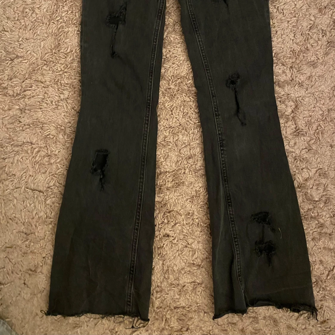 Svarta jeans med slitningar - 3