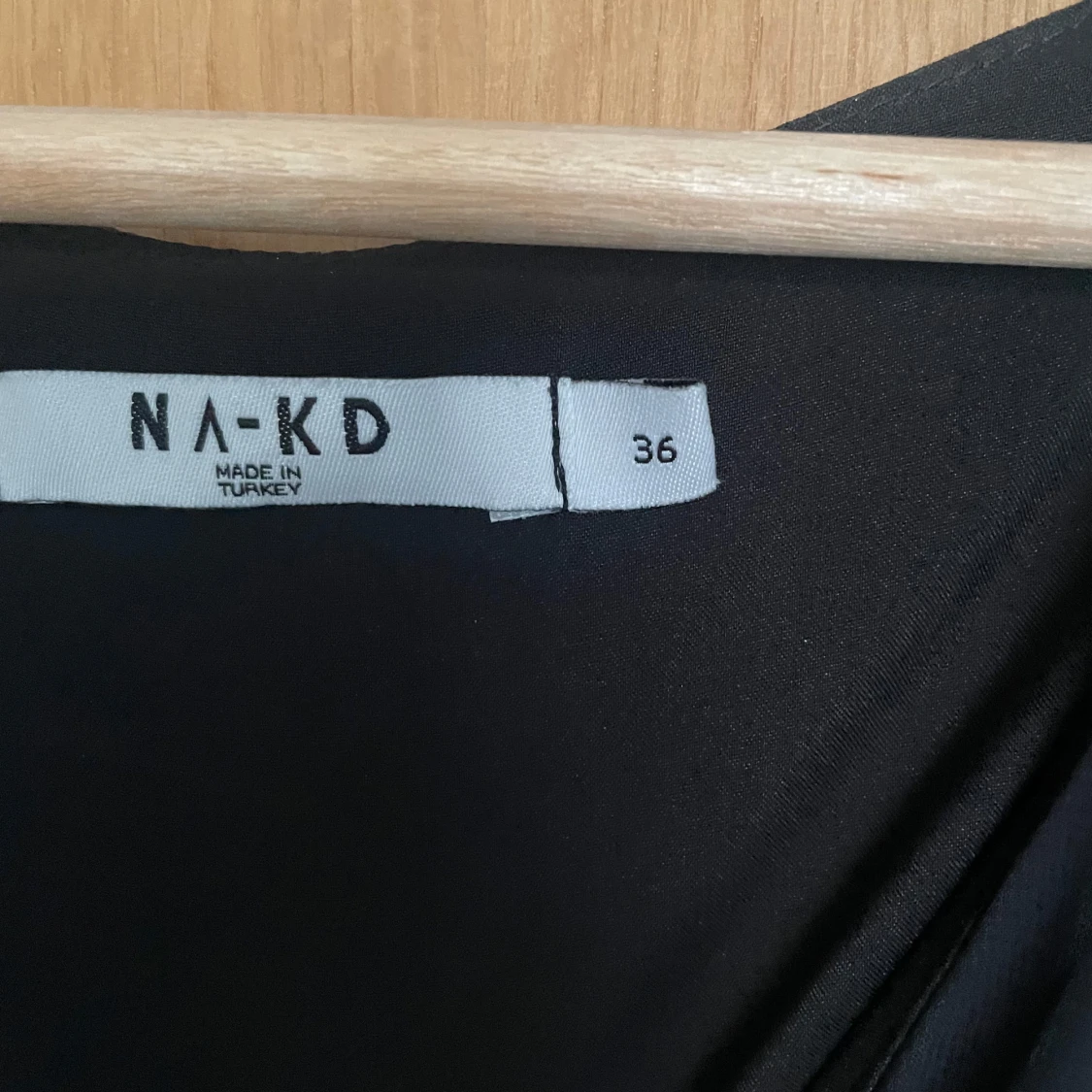 Svart klänning från NA-KD - 2