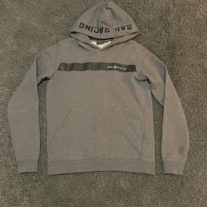 Sail racing tröja - Tja! Säljer en snygg och skön tröja från sail racing som är i nyskick. Nypris:599❌              mitt pris:299✅