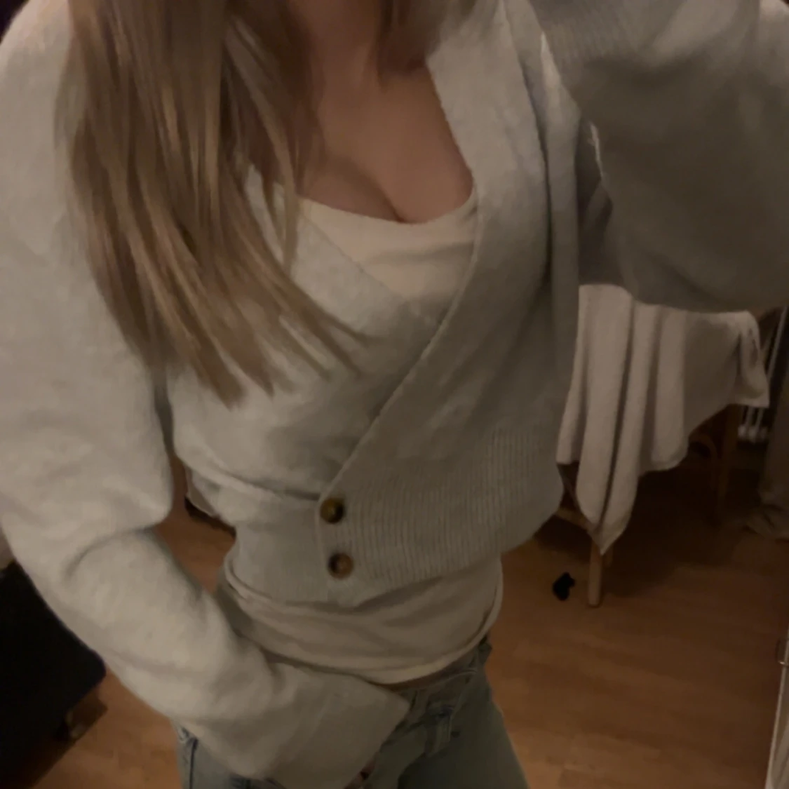 Grå omlott kofta med knappar - 1