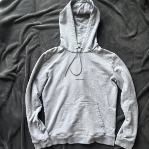 Saint Laurent hoodie - Saint Laurent hoodie | XL men passar oftast L | inga defekter | är 185 cm väger 69 kg som referens | fraktar spårbart eller möts upp i Täby📍