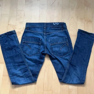 Dondup george jeans - Tjena, Säljer nu ett par snygga dondup jeans med en fräsch mörkblå färg.                  I modelen george. Storleken på jeansen är w30 . Priset är ej hugget i sten. Skriv gärna vid minsta lilla fundering 