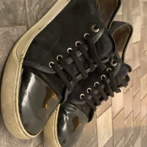 Svarta lanvins  - Säljer ett par svarta lanvins skick 6,8/10 bara skorna ingår 