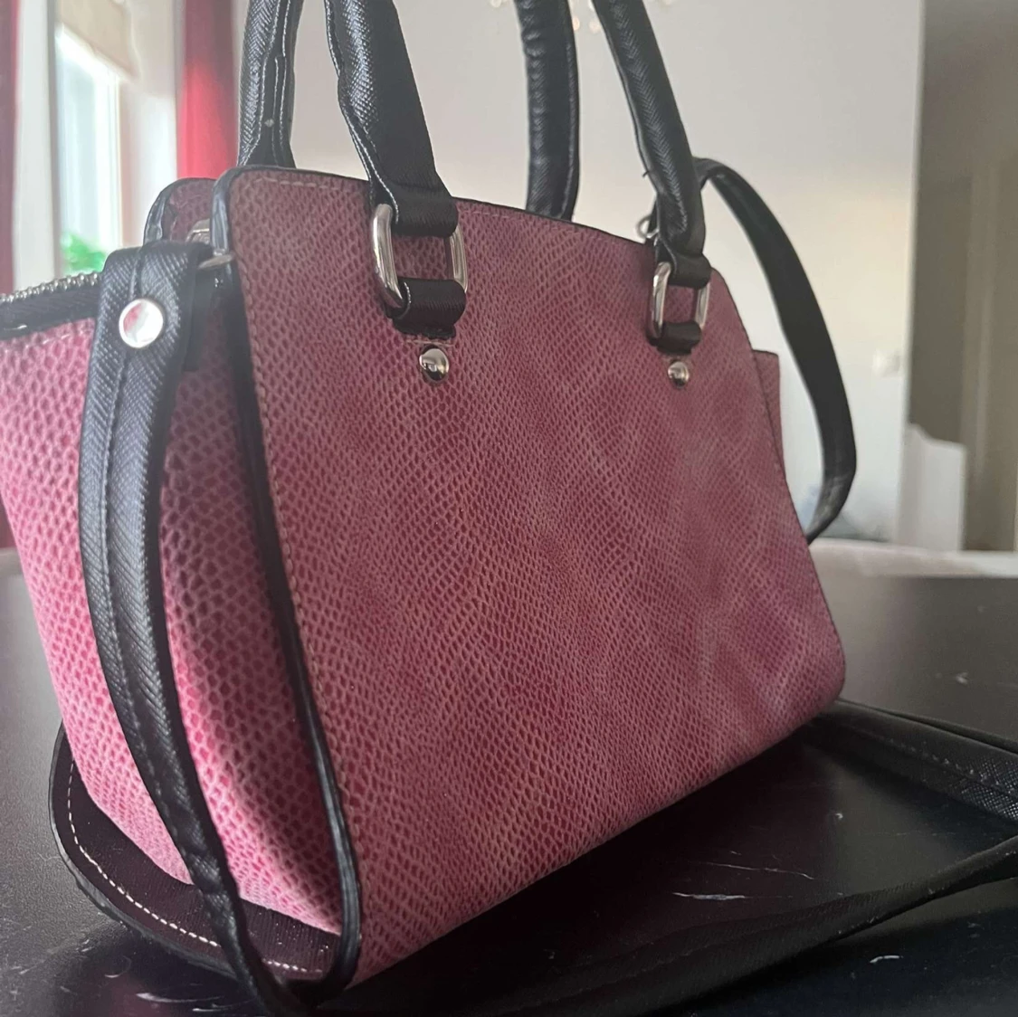 Rosa handväska från Michael Kors - 1