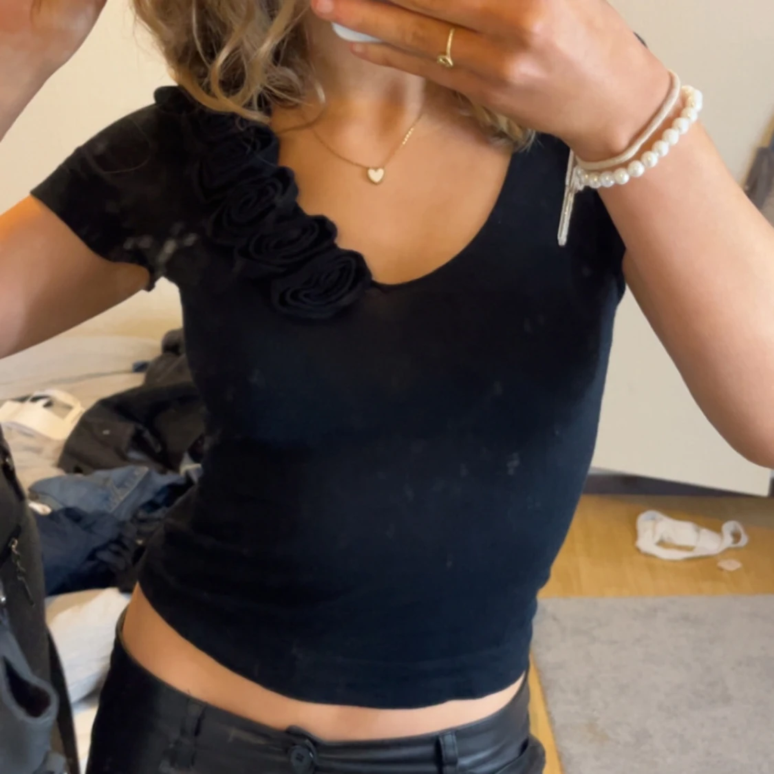 Svart t-shirt med detalj 💕 - 2