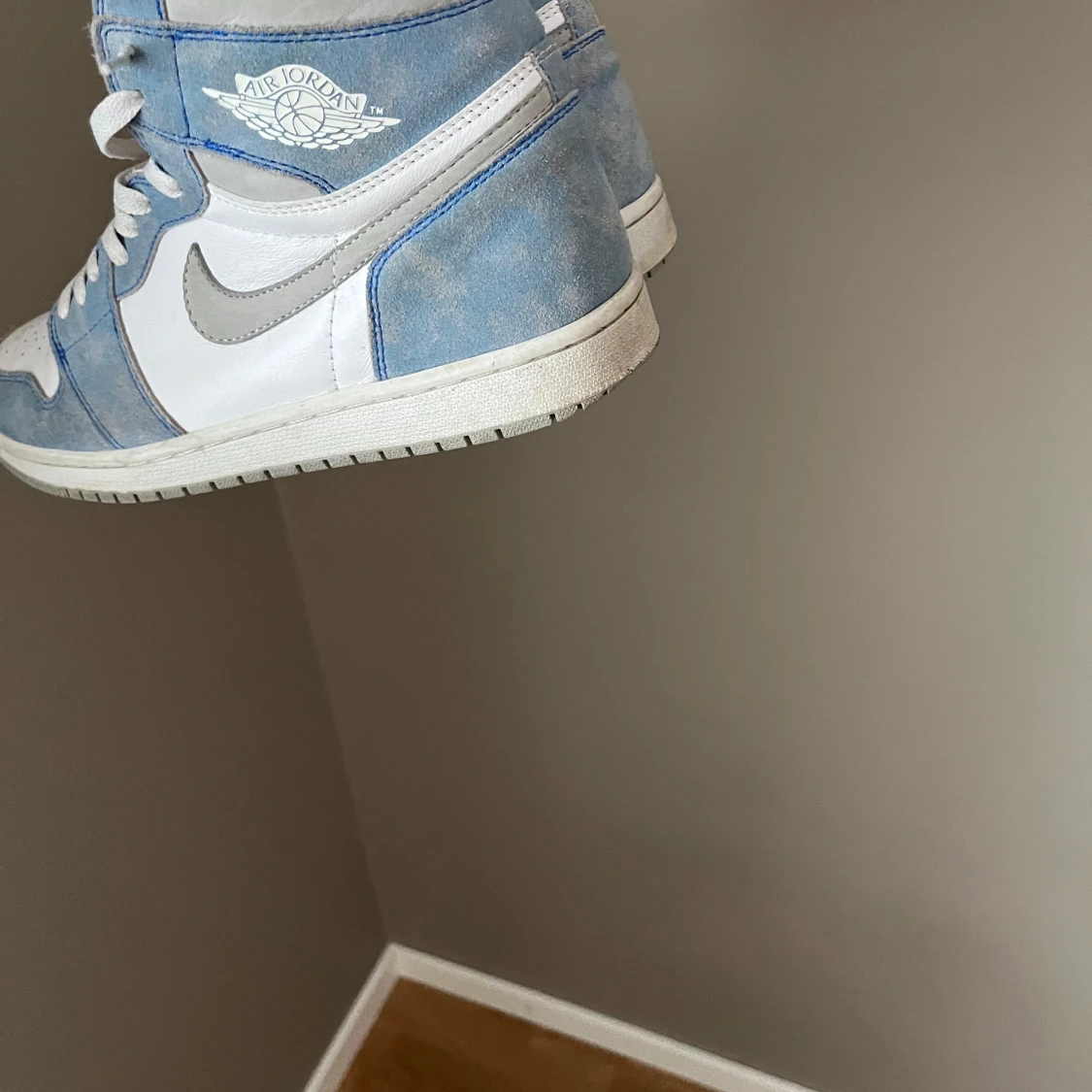 Jordan 1 Hyper Royale  - 1