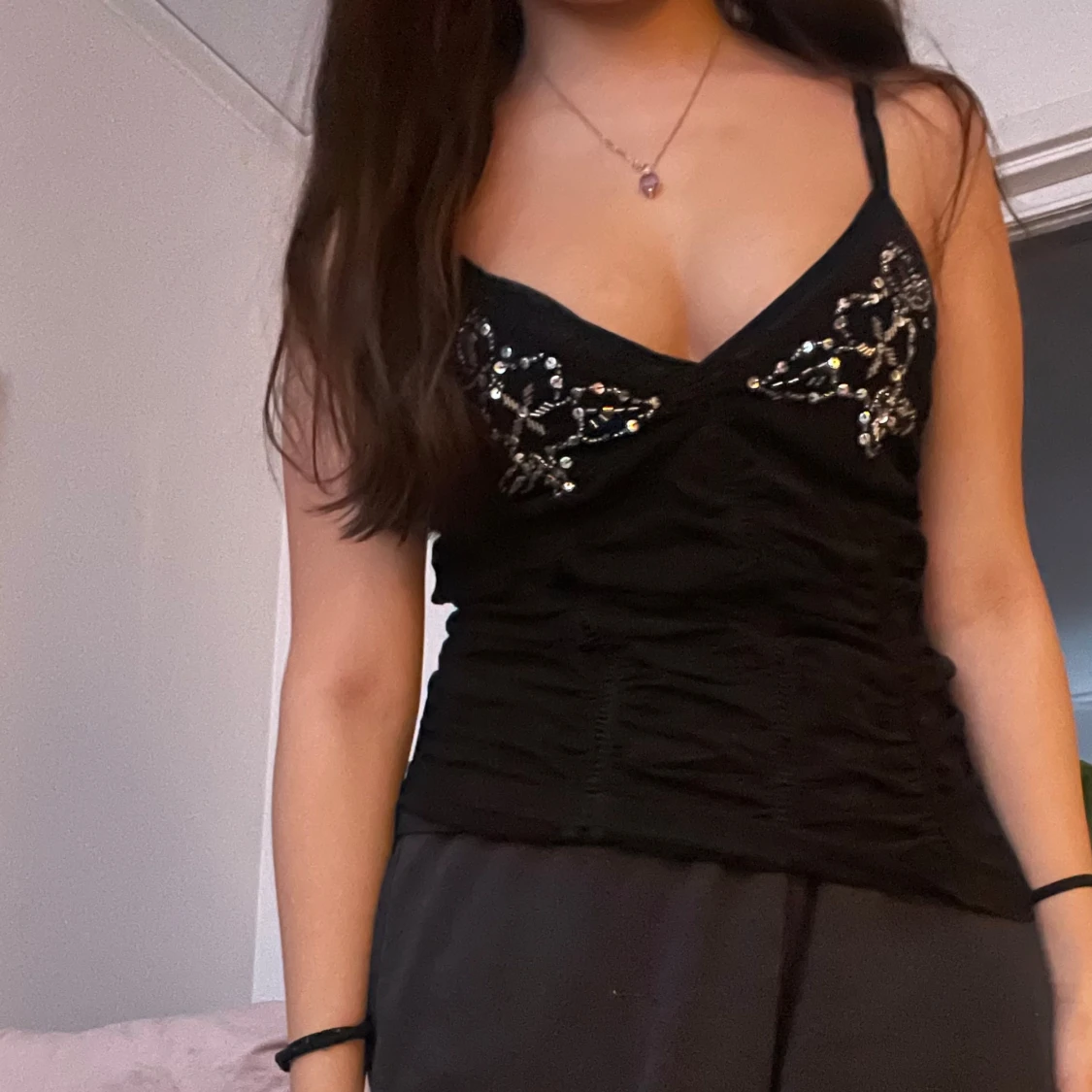 Vintage 00s svart linne med paljettdetaljer - 1