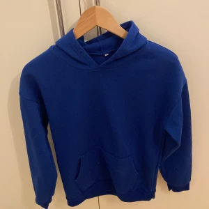 Blå hoodie - Skön hoodie från shein, storlek s, ganska bra skick 