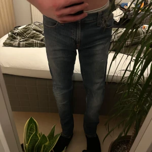 Nudie Jeans - Säljer mina klassiska Nudie Jeans i modellen Tight Long John. Säljer då jag inte använt dom mycket. Skicket är mycket bra 10/10. Hör av dig vid frågor. (Priset kan diskuteras vid snabb affär) 😃