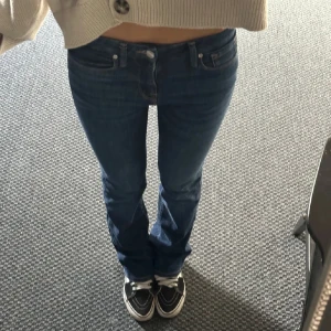 Blå jeansbyxor - Jättefina bootcut jeans från zara!! 💞