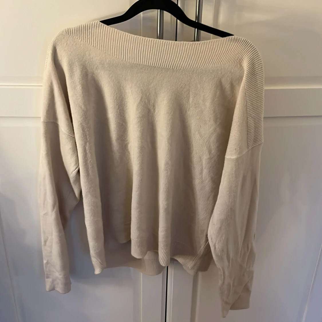 Beige stickad tröja