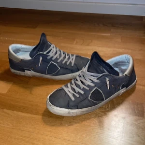 Philippe Model - Storlek 42 cond 6/10 därav billigt pris. 