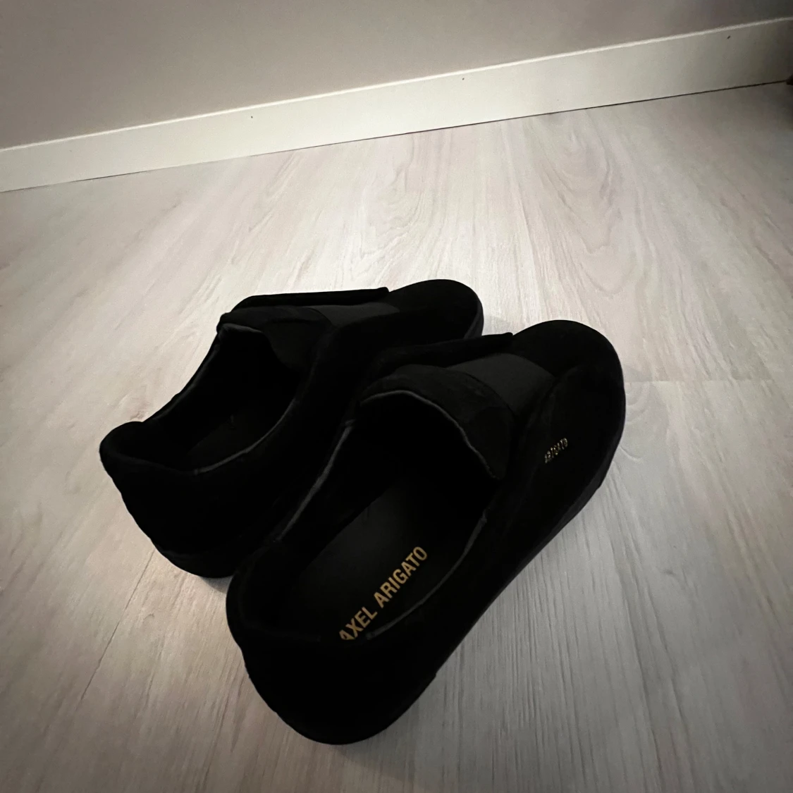 Svarta sneakers från Axel Arigato - 2