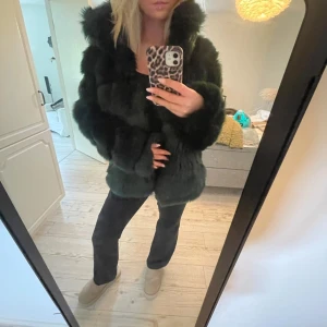 Pälsjacka -  Jättesnygg pälsjacka i mörkgrön💕