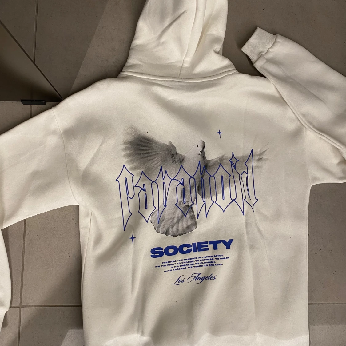 Vit hoodie från P-society - 2