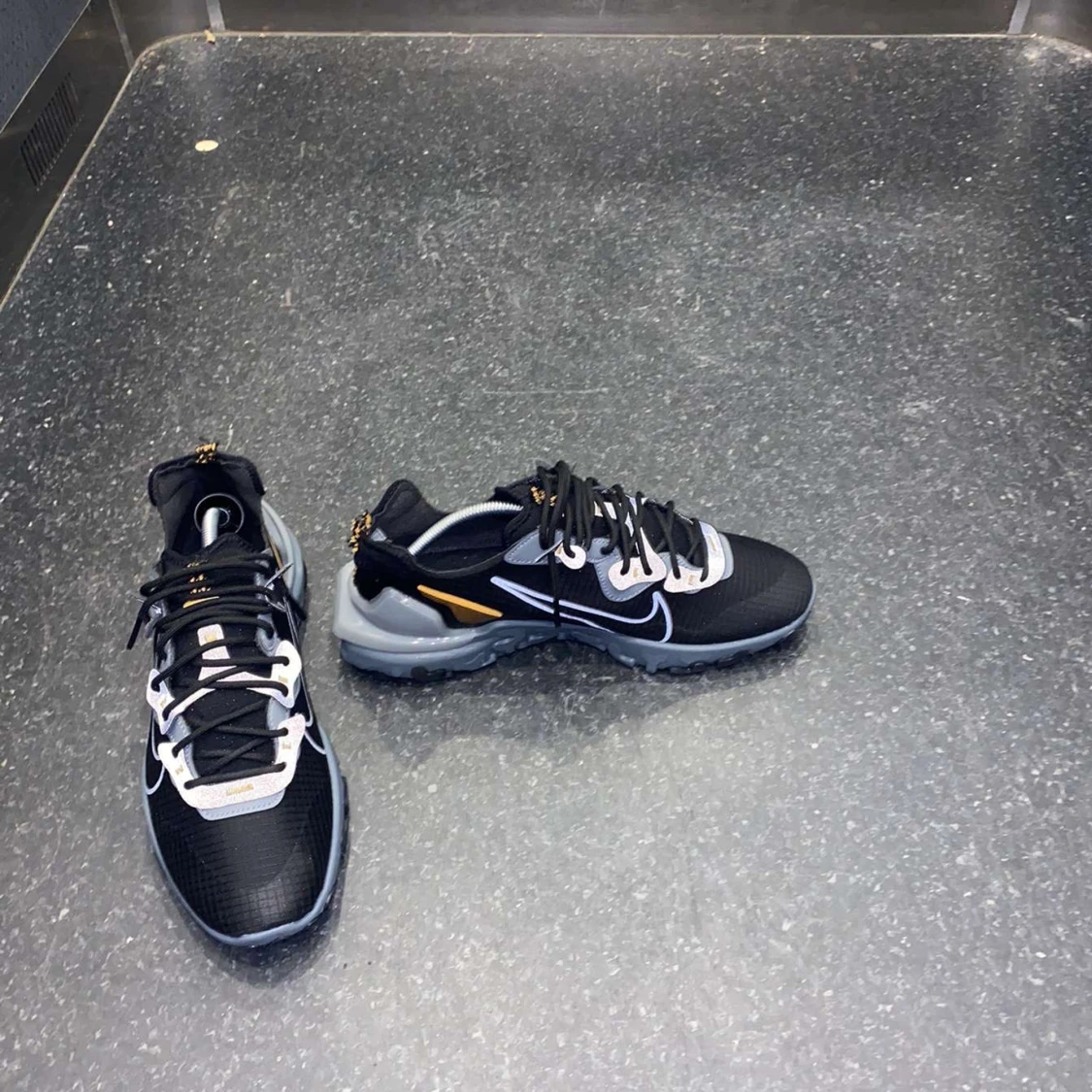 Svarta Nike react vision sneakers med vita detaljer - 90