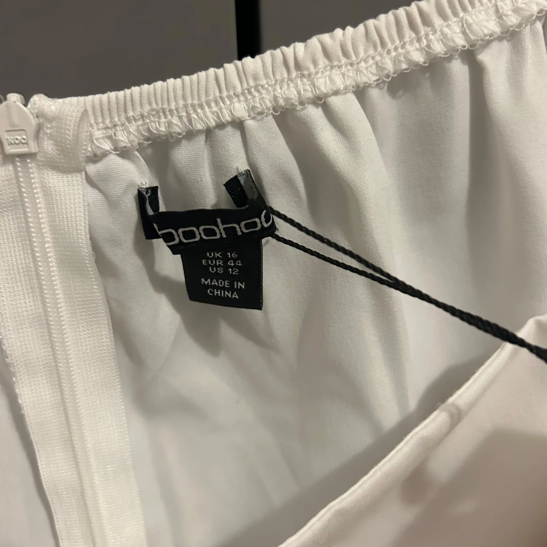 Vit klänning från Boohoo - 91