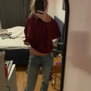 Ljusblå jeans - Säljer dom populära lågmidjade jeansen från h&m som inte säljs längre! 