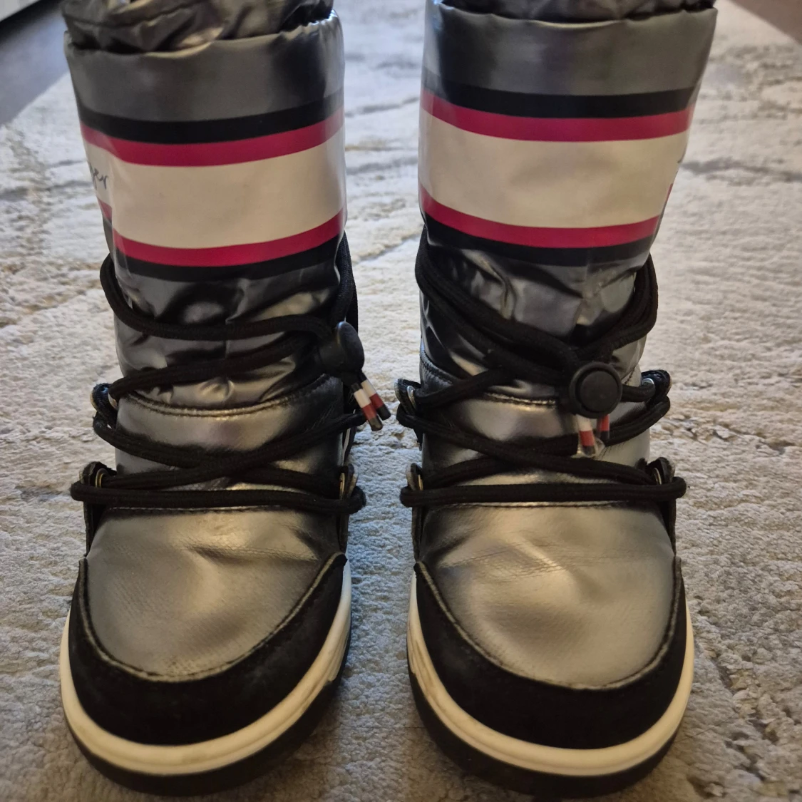 Silvriga moon boots från Tommy Hilfiger