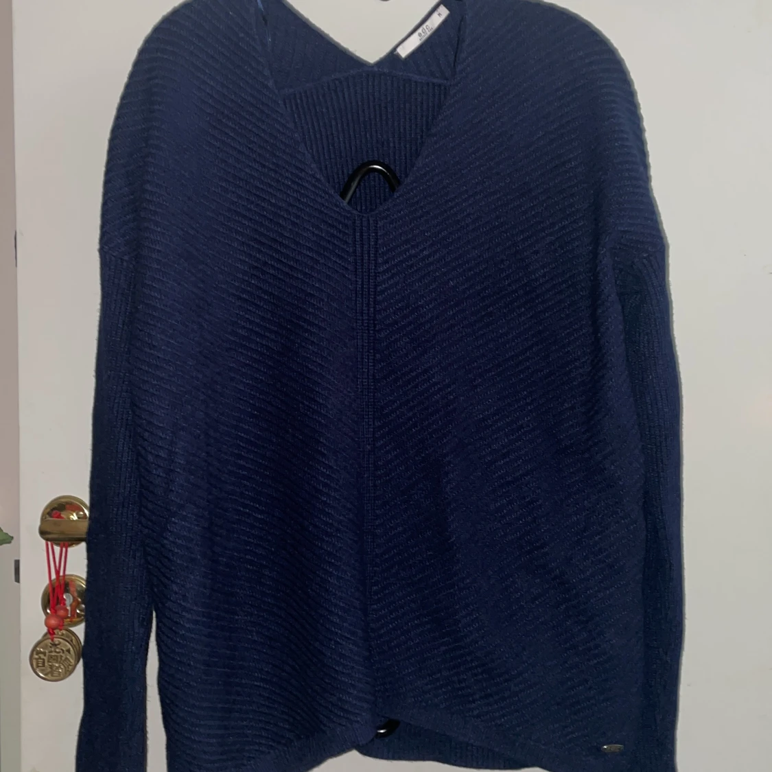 Mörkblå stickad tröja från e.d.c.