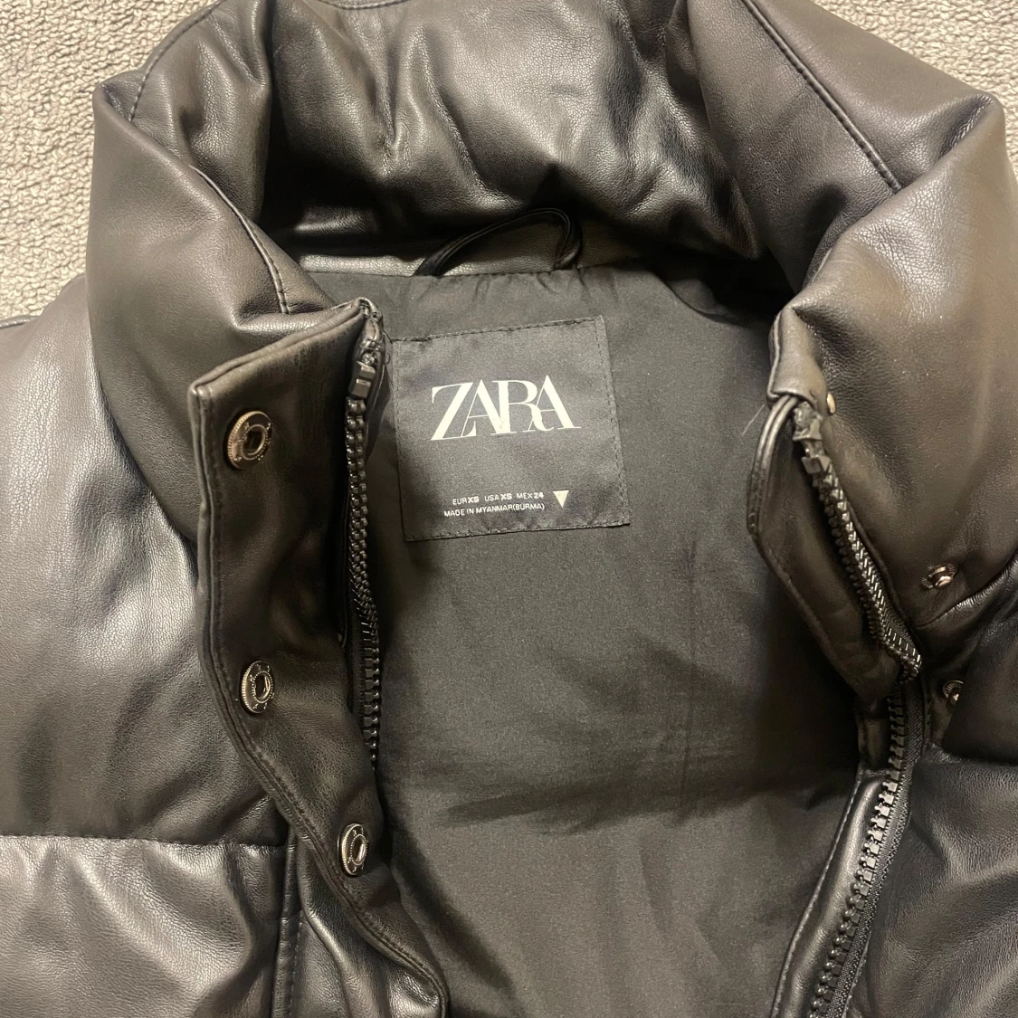 Svart dunväst från Zara