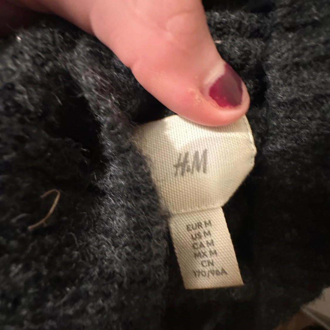 Mörkgrå stickad polotröja från H&M - 90