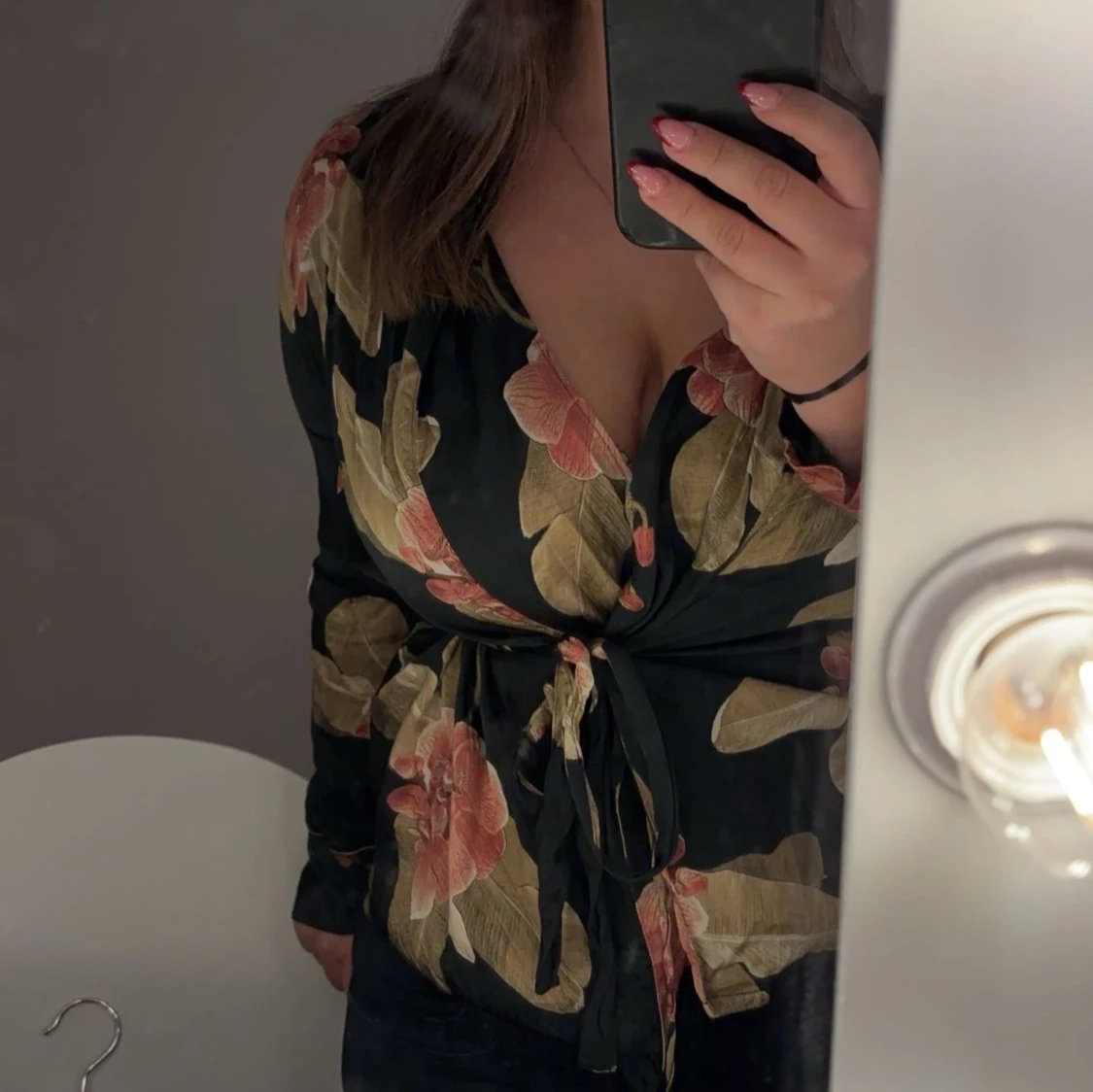 Blommig omlottopp/blus från intemissemi 