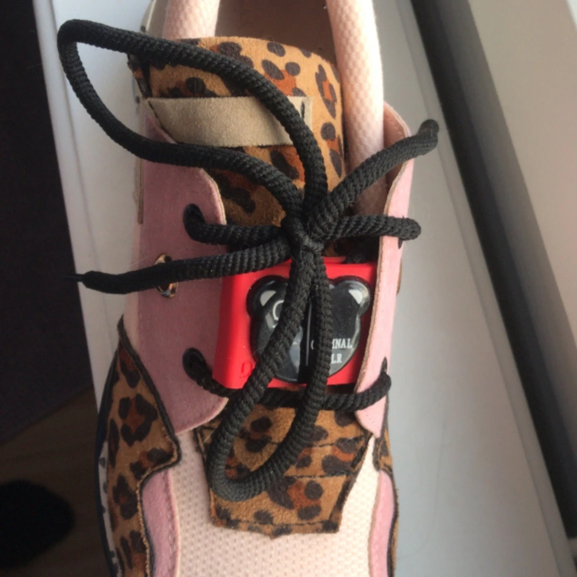 Leopardmönstrade sneakers med rosa detaljer 41   26cm - 91