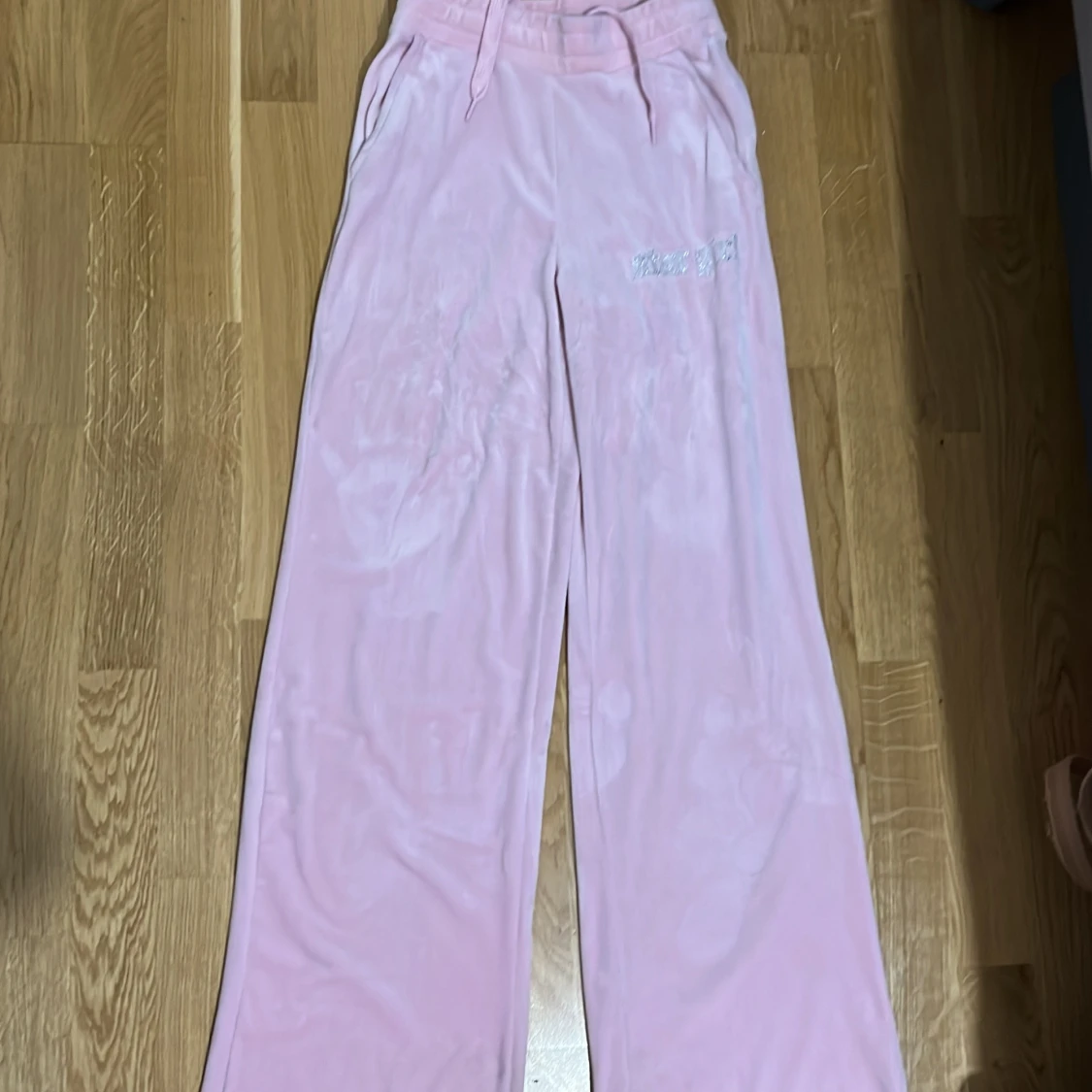 Rosa hoodie och byxor med text - 92