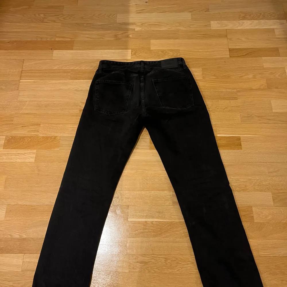 Snygga Jack&jones jeans. Dom är i väldigt bra skick. Modellen heter Relaxed Chris Storlek 32/34. Jeans & Byxor.