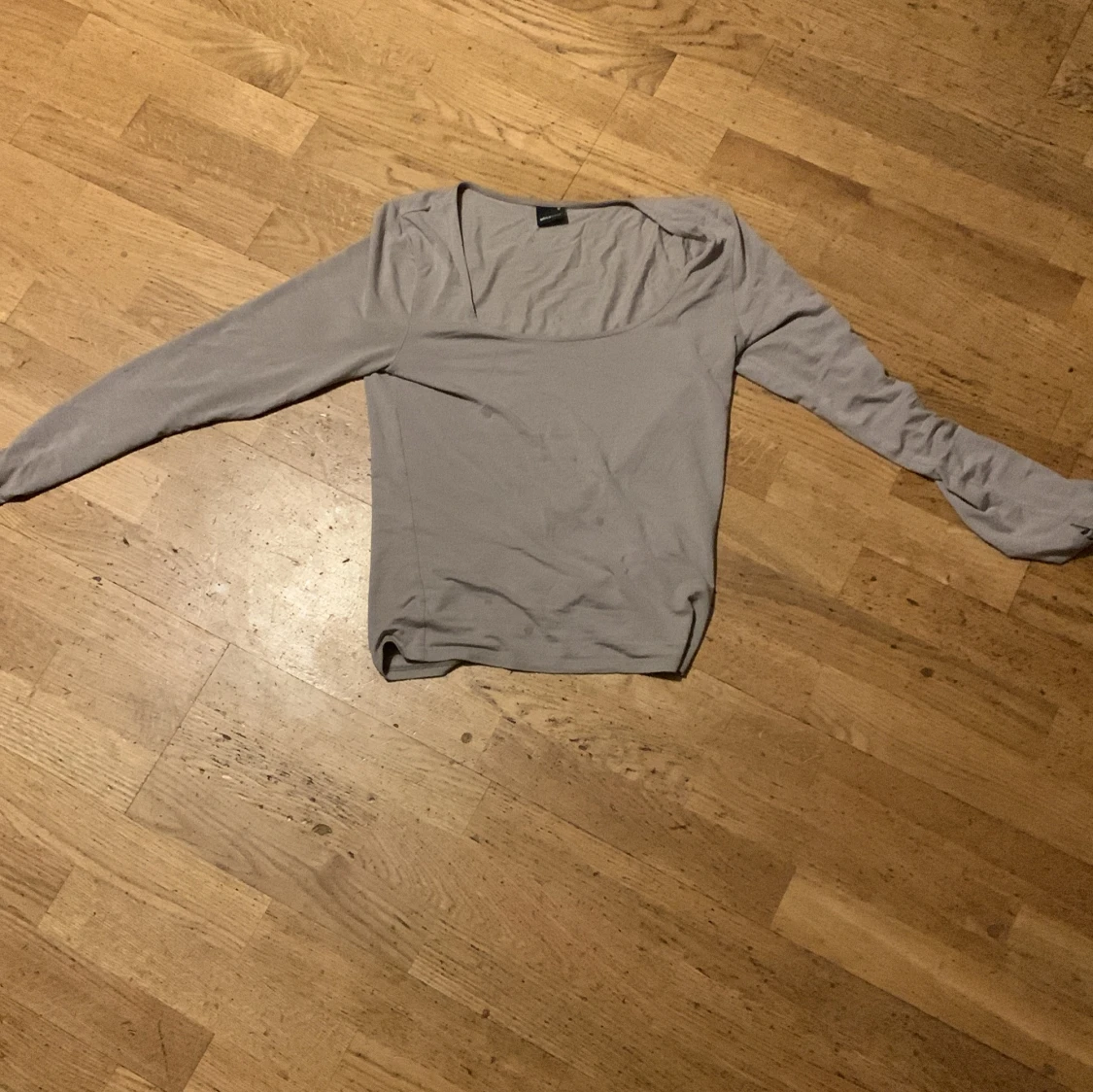 Grå långärmad topp