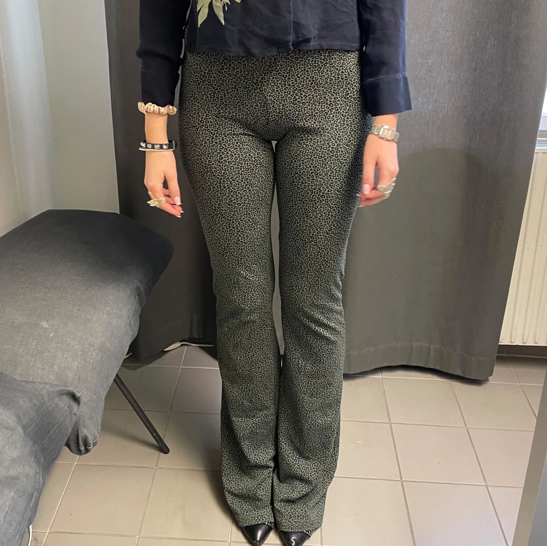 GRÖNA MÖNSTRADE BYXOR  - 93