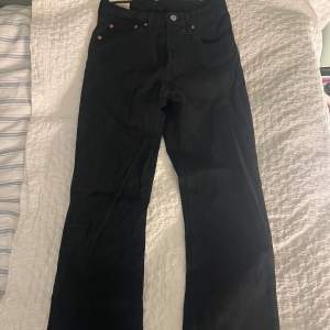 Aldrig använt (inte min stil) men dom är straight lite baggy svara Levis jeans. Köpte dom för 1300kr 