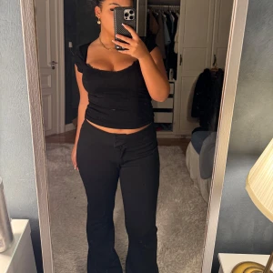 Svarta kostymbyxor - Snygga svarta kostymbyxor använd några gånger!