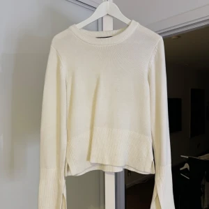 Stickad tröja  - Super fin 