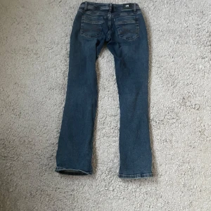 Ltb jeans - Säljer mina lågmidjade ltb jeans i modellen valeri då jag har två i nästan samma färg. Jeansen är i storlek 26/30 och i väldigt fin skick. Pris går att diskutera 