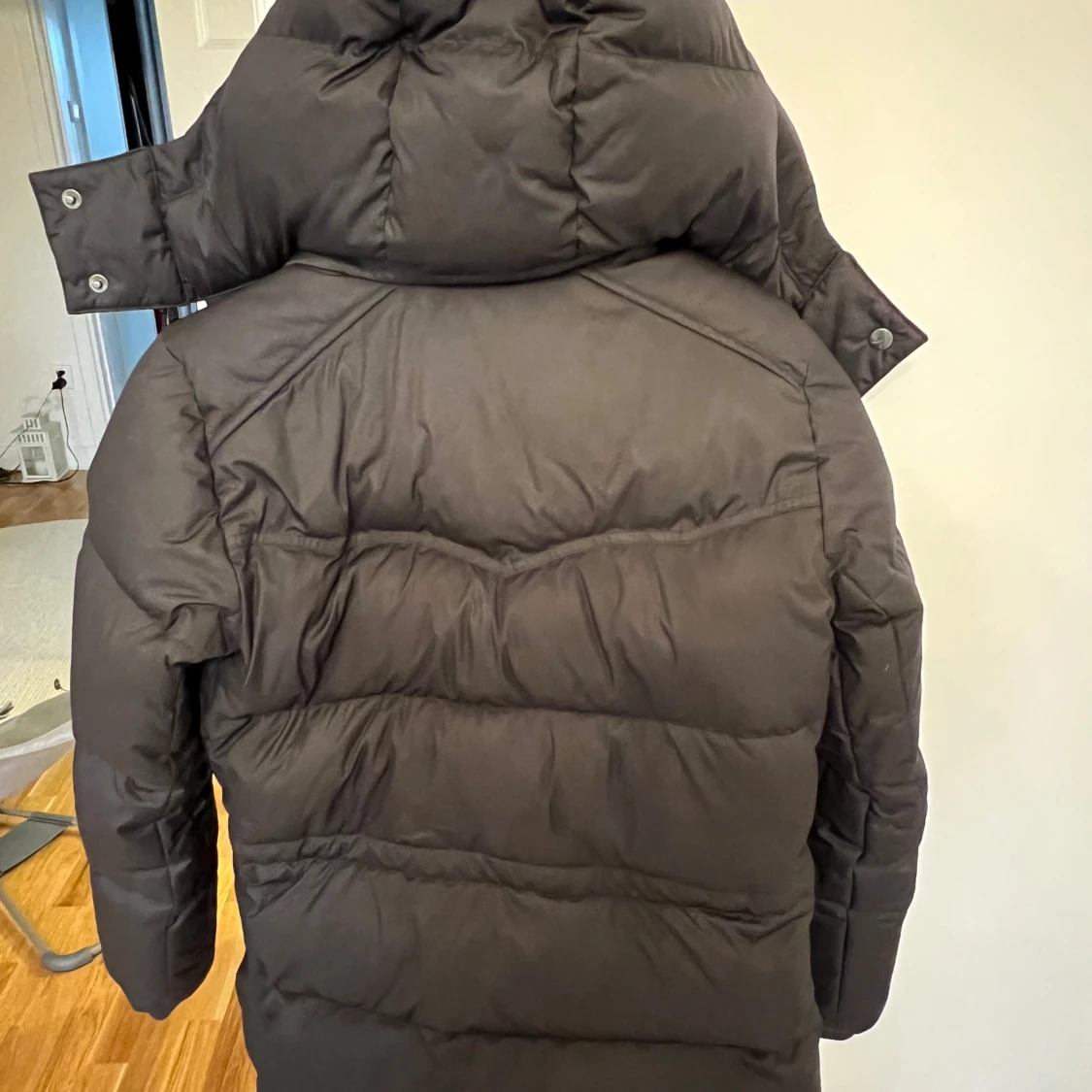 Svart dunjacka med huva - 90