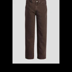 Bruna jeans från Levi's - Snygga bruna jeans från Levi's. Oanvända med prislapp kvar. Bilderna är från hemsidan. 24W x 29L