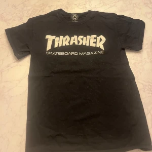 Svart Thrasher t-shirt - Säljer en svart t-shirt från Thrasher.