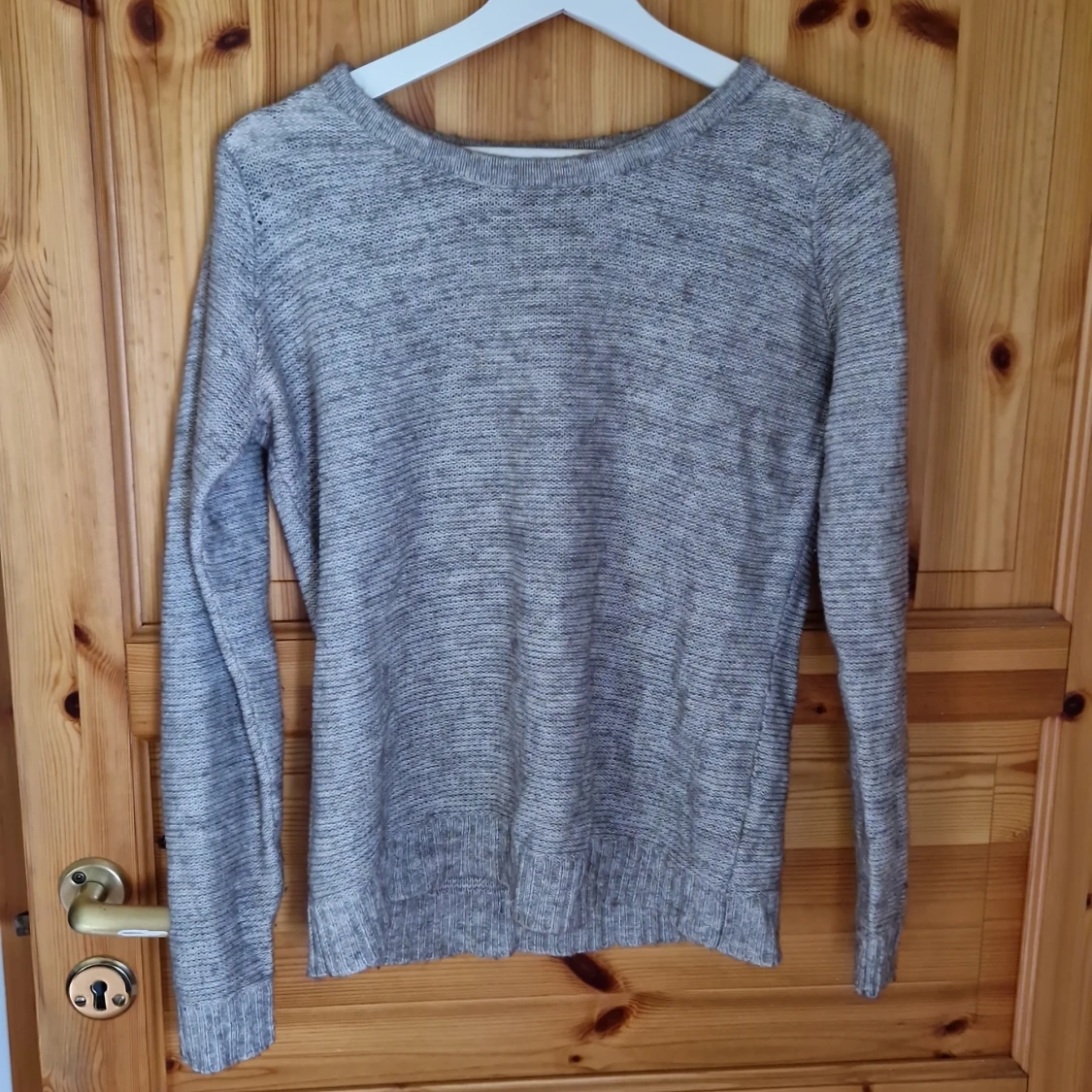 Grå stickad tröja
