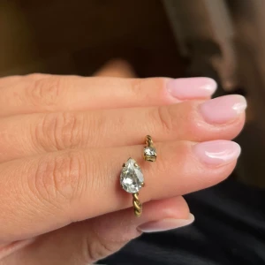 Caroline svedbom ring - Såå fin ring med lite defekter på undersidan💕