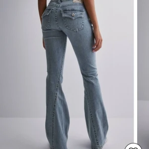 Joey low rise - Säljer de pga att förra ägaren ljög om storleken. Tänker nog inte sälja för midre pris pga att de är slutsålda nästan överallt. Skriv för fler bilder!