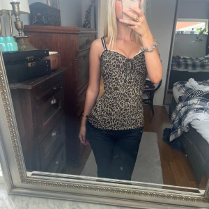 Leopard topp  - Fint linne som är i bra skick 