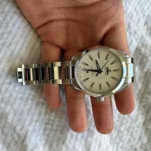 Mode - Perfekt skick, den är ej autentisk men otroligt nära till orginalet. 34 mm. Vid frågor är det bara att höra av sig 