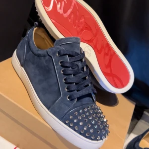 Christian Louboutin  - Inga scambud!