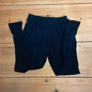 Tyg byxor - Ett par tyg byxor. Väldigt luftiga. 